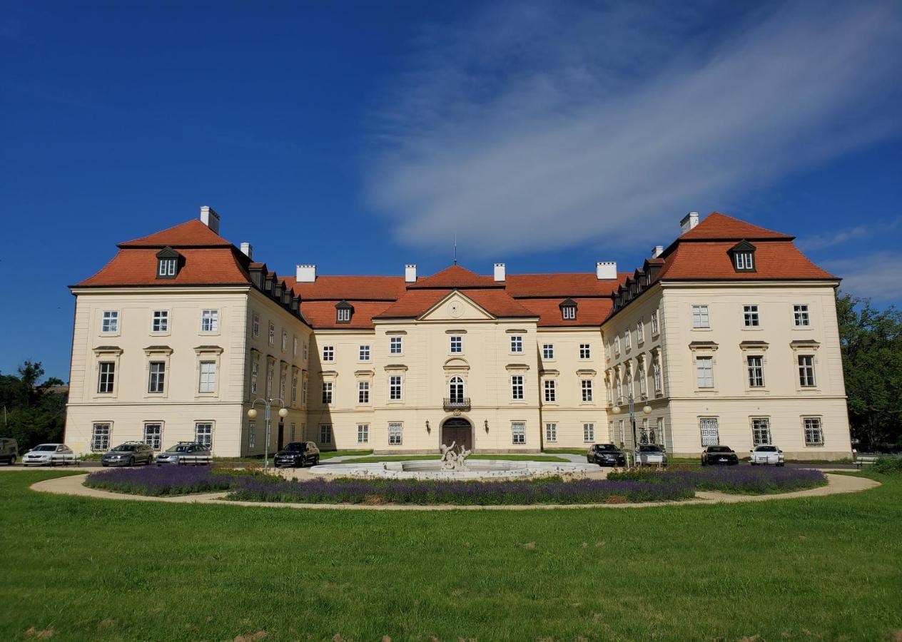 Hotel Zamek Napajedla Zewnętrze zdjęcie